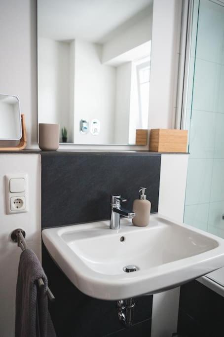 Traumwohnung Im Koelner Sueden Hürth Exterior foto